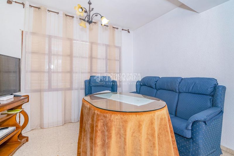 Foto b8f449cf-9ddd-4c26-a919-755238242f19. Casa aparellada amb aparcament a El Carmen - La Barrera Lucena