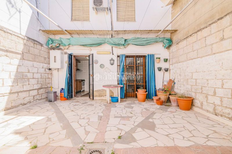 Foto cb5b2e6a-44ba-4ffb-bfcd-833fa3ec5a85. Casa aparellada amb aparcament a El Carmen - La Barrera Lucena