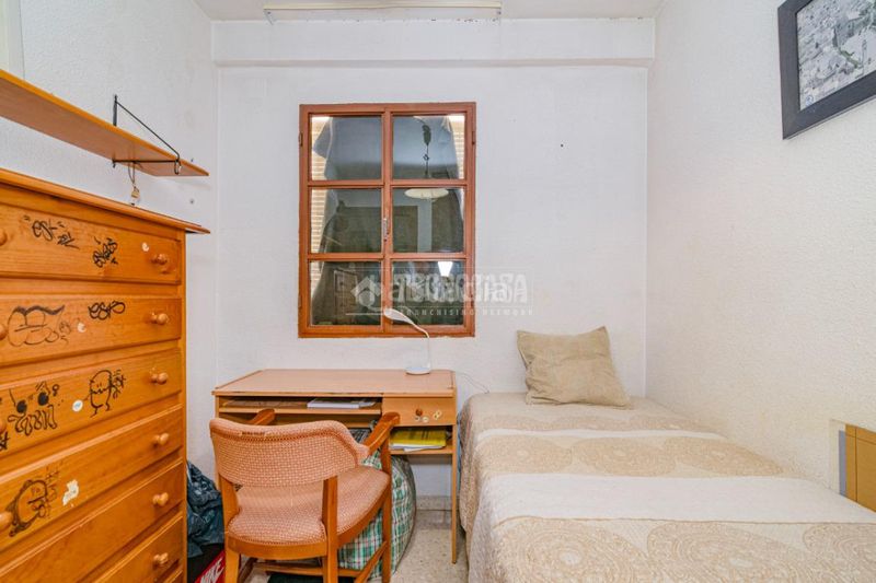 Foto dd5351ec-801d-4333-9e5d-1d05cc80f2a0. Casa aparellada amb aparcament a El Carmen - La Barrera Lucena