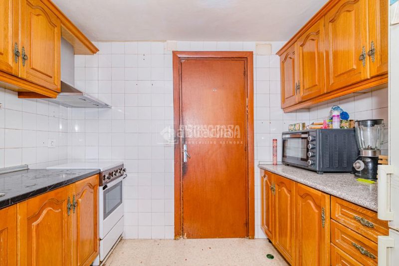 Foto fa6d22e2-ed2d-4861-a929-a8bb885ac69c. Casa aparellada amb aparcament a El Carmen - La Barrera Lucena