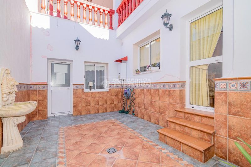 Foto fd930cd7-b52e-45ca-ba21-a39bbf22ad27. Casa a El Carmen - La Barrera Lucena