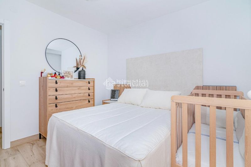 Foto 0a7caed1-19fd-4989-89a7-506639d55c46. Casa aparellada amb calefacció a jardín Lucena Lucena
