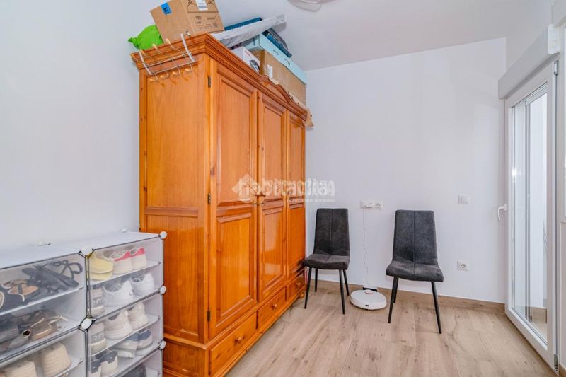 Foto 3854a3e0-a13a-436e-86d6-78088677c5fc. Casa aparellada amb calefacció a jardín Lucena Lucena