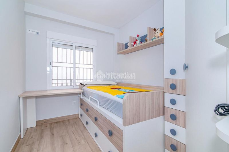 Foto 3af781a2-5f1a-42a1-9143-d97534bd81ab. Casa aparellada amb calefacció a jardín Lucena Lucena