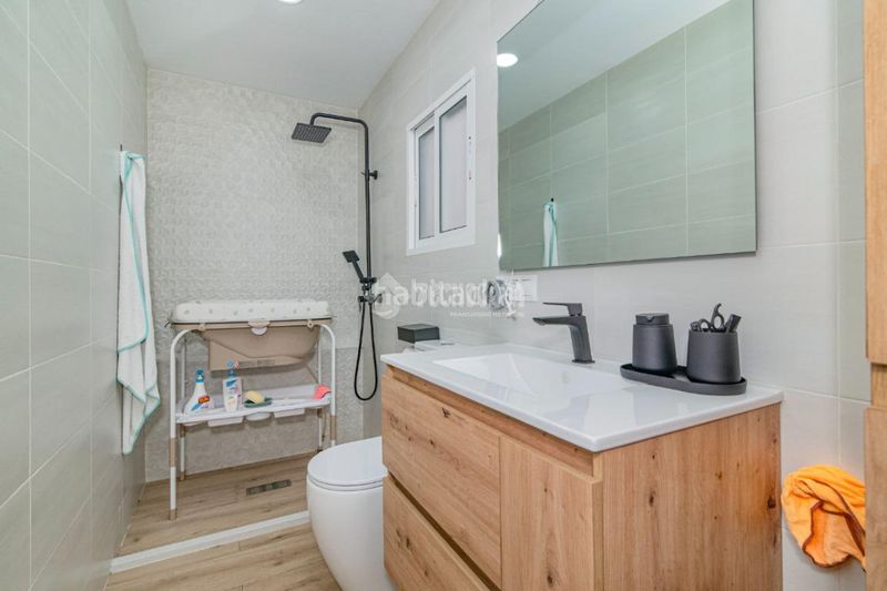 Foto a9d98b92-6401-425e-a630-4164ee279324. Casa aparellada amb calefacció a jardín Lucena Lucena