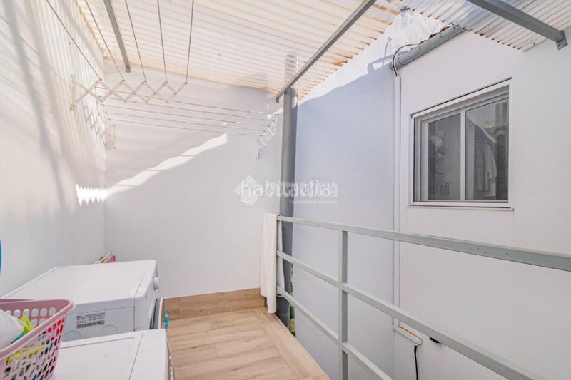 Foto d4774783-33e9-44d3-92c4-957014f3f03e. Casa aparellada amb calefacció a jardín Lucena Lucena