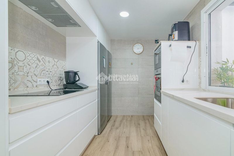 Foto fd8ec00c-c527-46eb-82cc-66aa265579c0. Casa aparellada amb calefacció a jardín Lucena Lucena