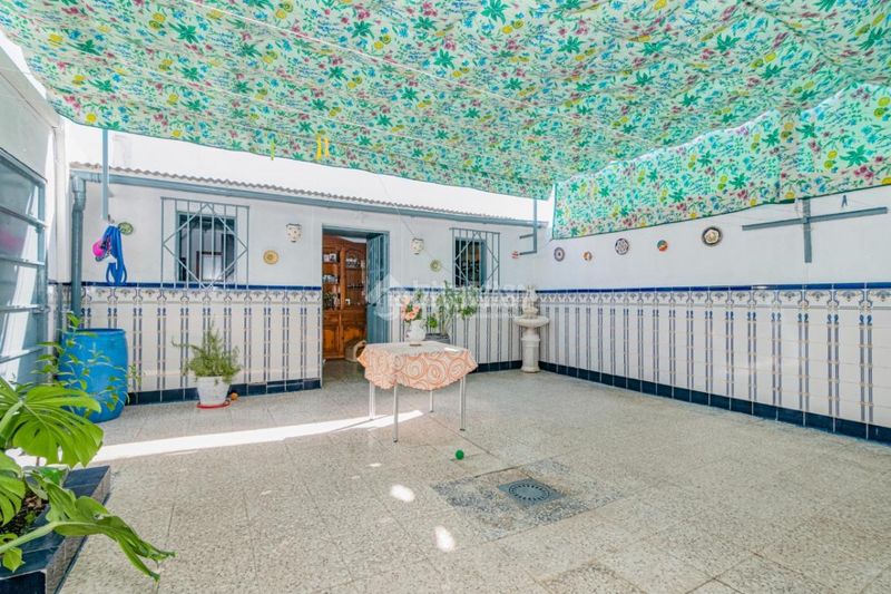 Foto 4bac7b8a-705a-4a34-b953-06b89ba2688e. Casa aparellada amb aparcament a El Carmen - La Barrera Lucena