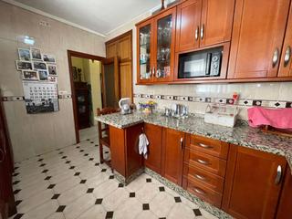 Pis a Centro. Piso en venta en lucena