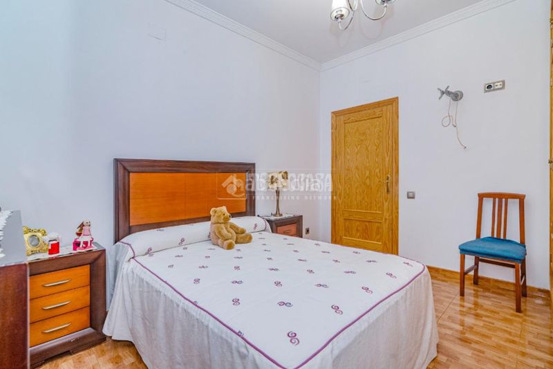 Foto a90118ab-a1b9-48f1-ab90-01723bd63c1e. Casa aparellada amb calefacció a Rute