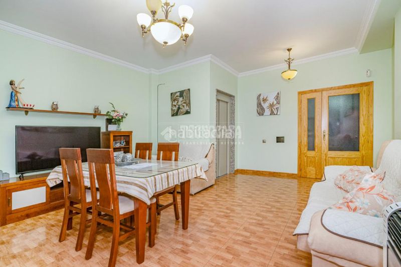 Foto c147473c-9074-4a5d-8e3a-989265abd803. Casa aparellada amb calefacció a Rute