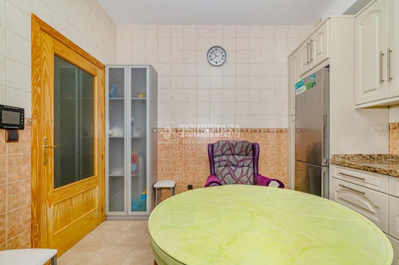 Foto d214a6fc-ea9a-491b-91c0-c5d957672795. Casa aparellada amb calefacció a Rute