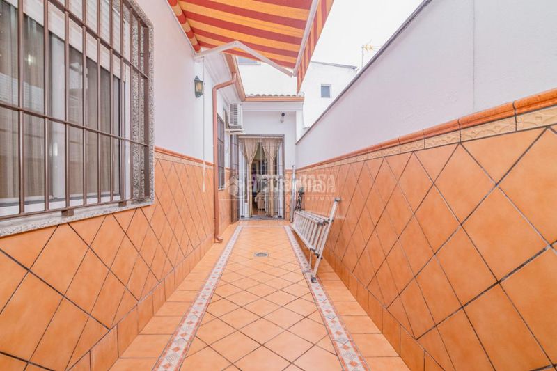 Foto dcf5356d-67da-4f79-89b6-46e17aaec801. Casa aparellada amb calefacció a Rute