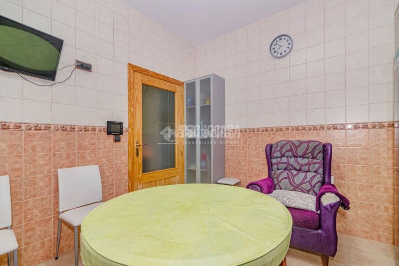 Foto fe196a9d-9c83-49db-a591-fd194e5e9150. Casa aparellada amb calefacció a Rute