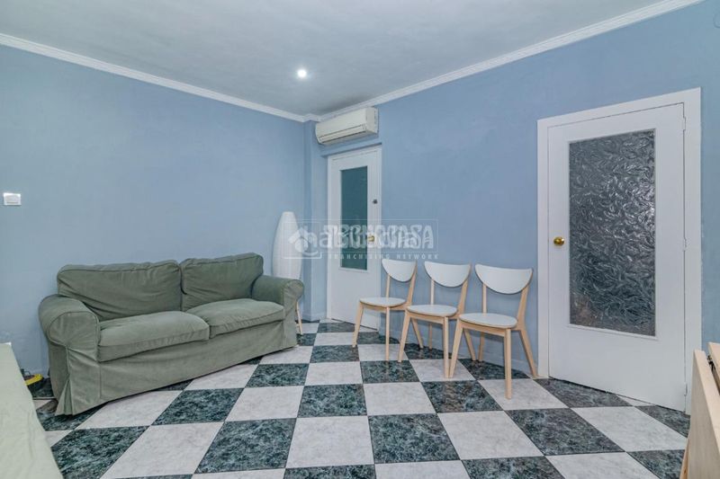 Foto 8891562d-3b25-49d2-b2ea-17a0c11f388c. Casa aparellada a Centro Lucena