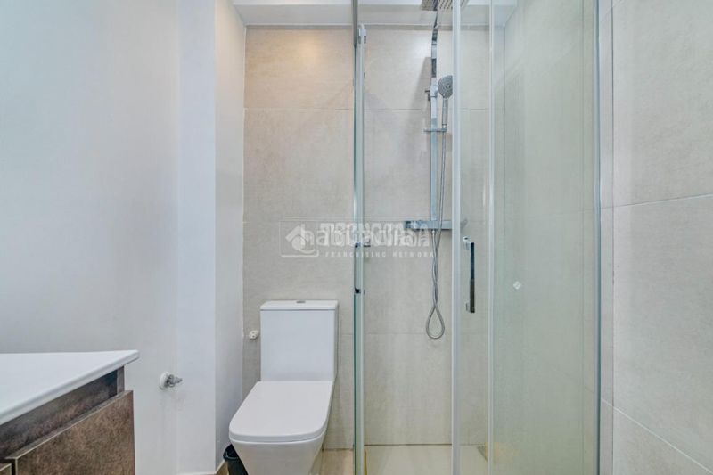 Foto d0352dee-8b6d-4d44-aa7a-62f423e5040e. Casa aparellada a Centro Lucena