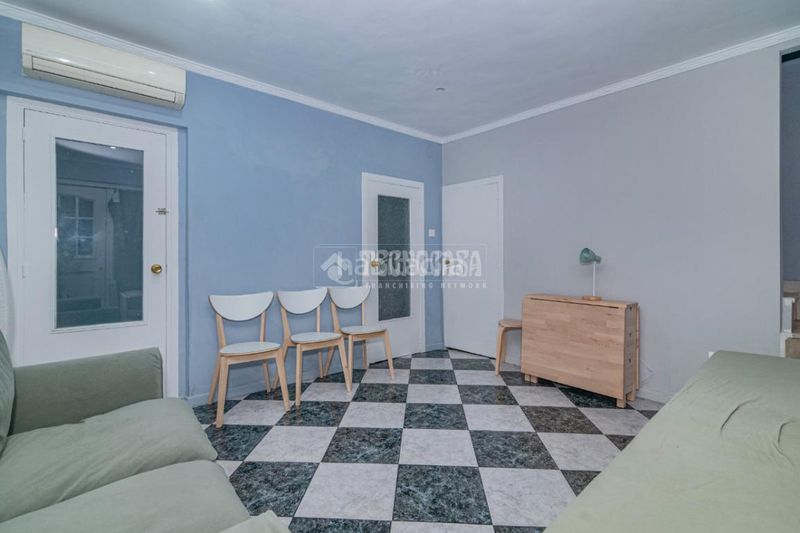 Foto d6272f08-61ee-4da4-be2a-5174ee0381b7. Casa aparellada a Centro Lucena