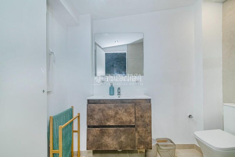 Foto e7d9b921-a7db-4c60-a90c-86bfd72df891. Casa aparellada a Centro Lucena