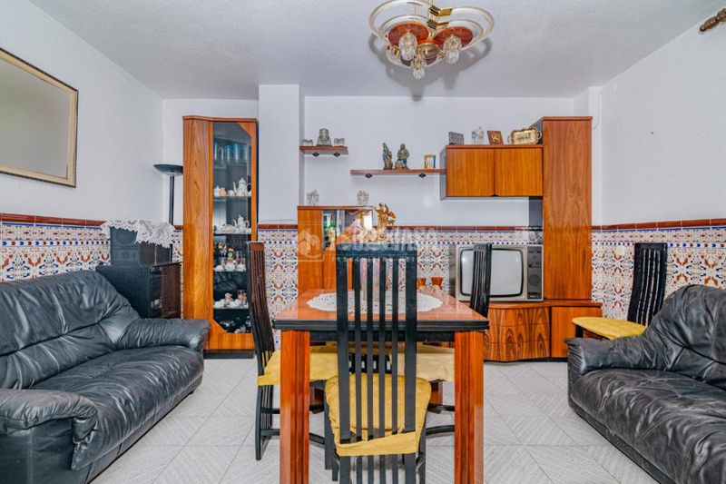 Foto 0e5a0bd0-d52b-47bb-b35f-647a4acfe3af. Casa aparellada amb aparcament a Rute