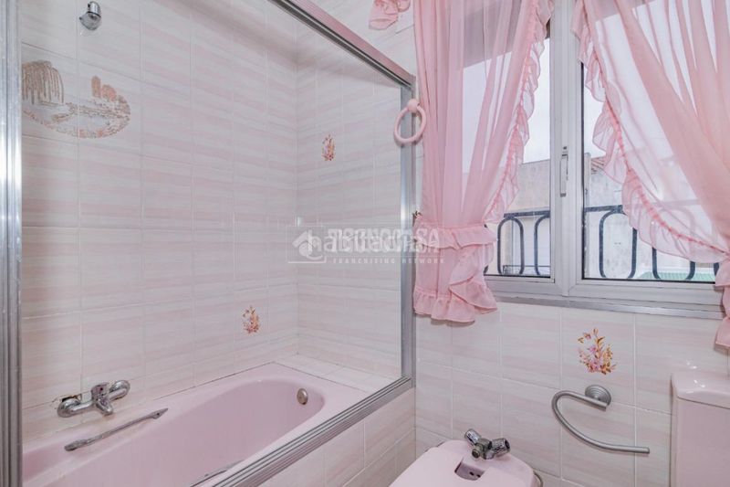 Foto 153652b3-5aa5-43de-a175-537cc9f2ad9a. Casa aparellada amb aparcament a Rute