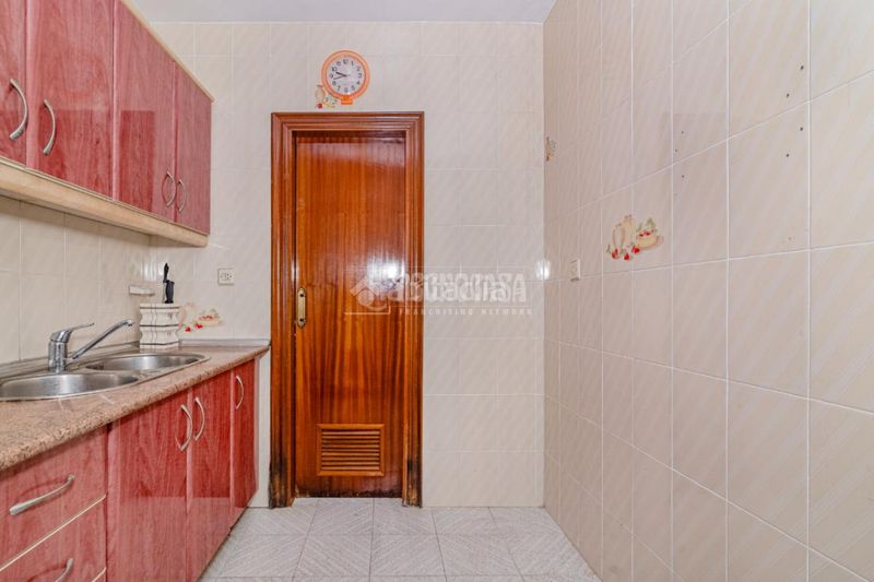 Foto 57681c40-7fa4-4e88-998c-50ea10adb534. Casa aparellada amb aparcament a Rute