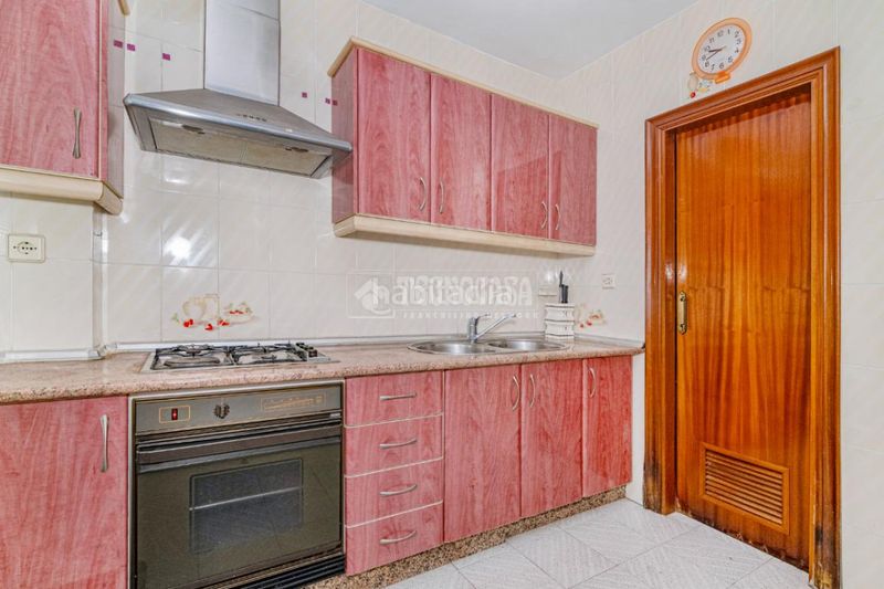 Foto 906ed3b1-efbe-405c-856a-63f6554567cb. Casa aparellada amb aparcament a Rute