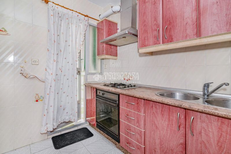 Foto a114aeee-1f25-425f-bab6-bd60b8ab736d. Casa aparellada amb aparcament a Rute