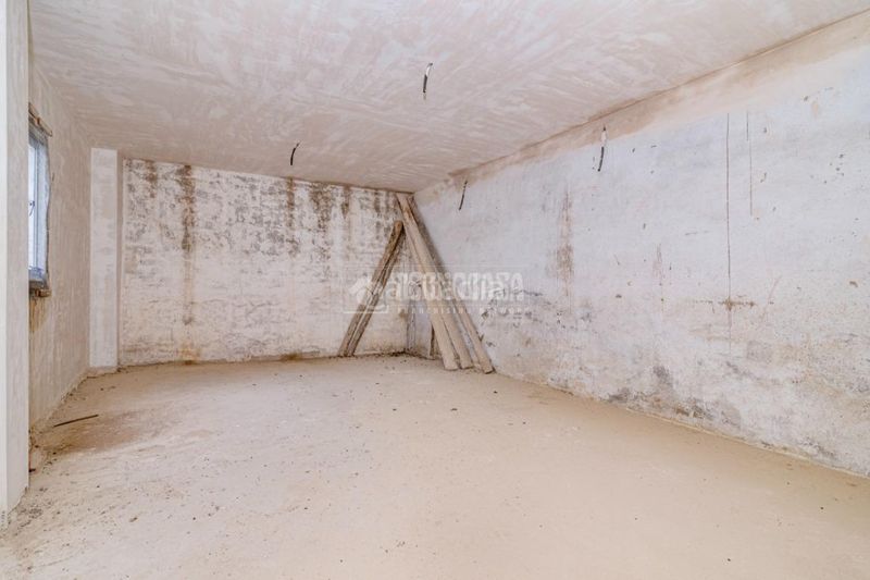 Foto 132ed560-d74e-49c2-95b0-4fe1b2ee620c. Casa aparellada a Centro Lucena