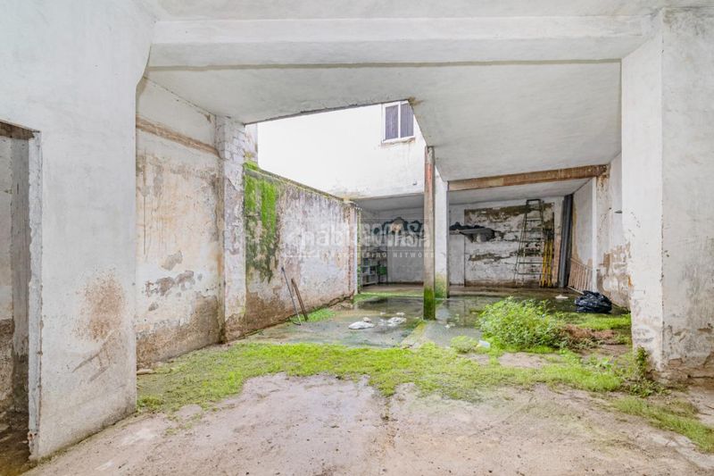 Foto 18d0765a-dad4-4e8c-88fc-b0fc09bddd33. Casa aparellada a Centro Lucena