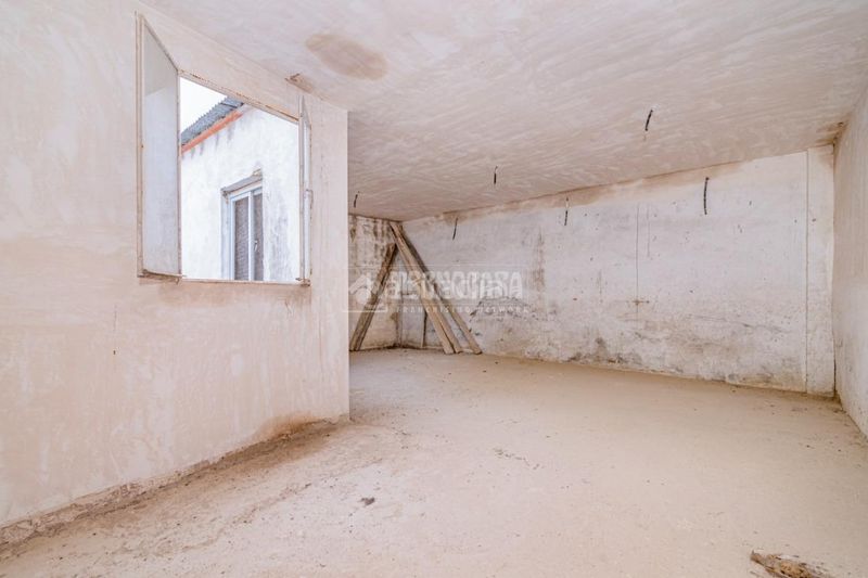 Foto 5ff77e98-1e83-4091-86b9-750d1f05db2c. Casa aparellada a Centro Lucena