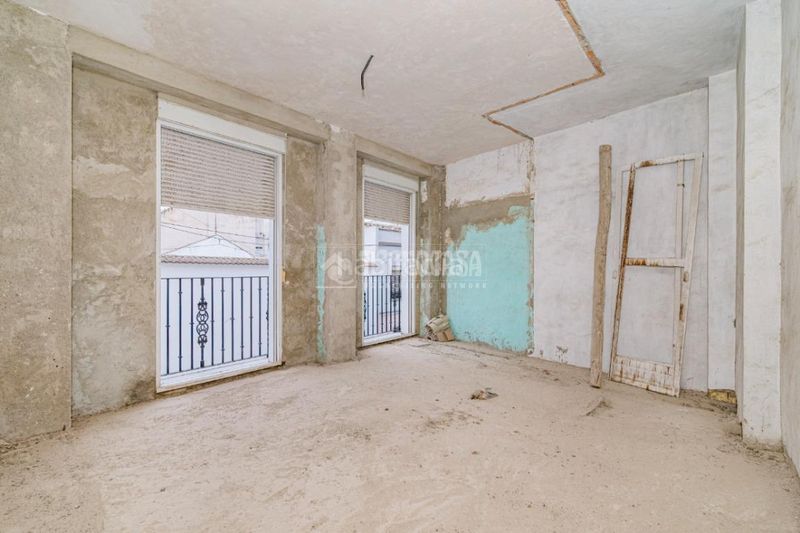 Foto 67ad37ba-de00-4d27-b2e8-044c85defbd2. Casa aparellada a Centro Lucena