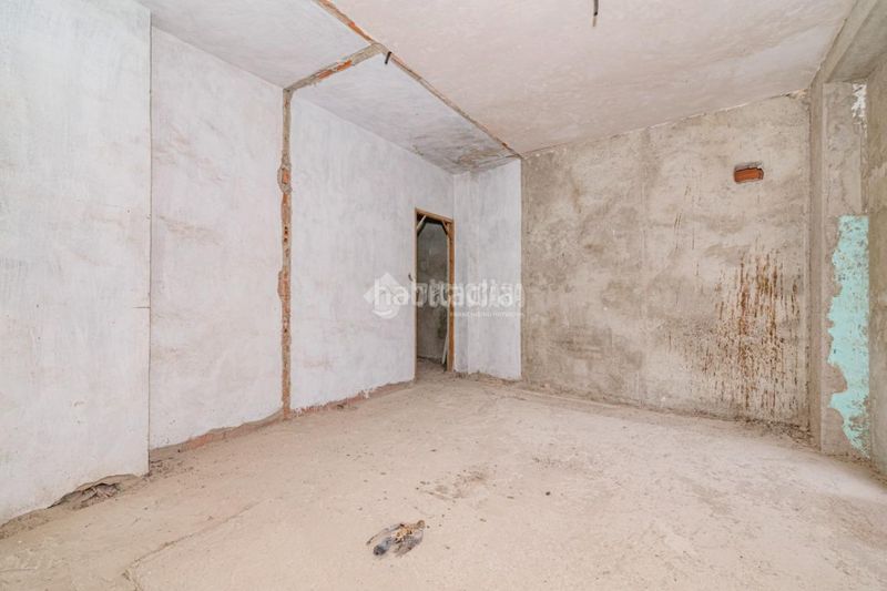 Foto b3cfb68b-bb98-4805-b4c9-072f3bf8b6aa. Casa aparellada a Centro Lucena