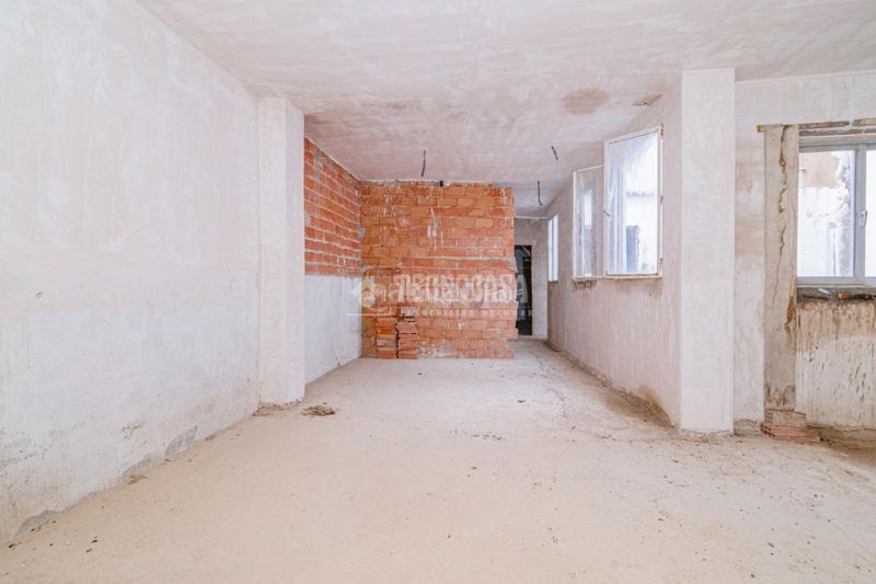 Foto bdd27ff0-2384-40f1-a537-8d9b8a1065c1. Casa aparellada a Centro Lucena