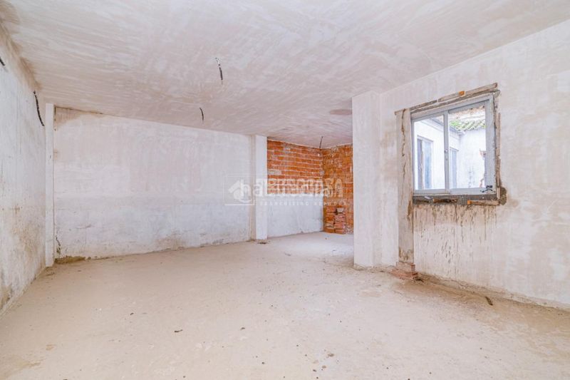 Foto cca7a426-aba2-46d8-8f9c-160424822c3d. Casa aparellada a Centro Lucena