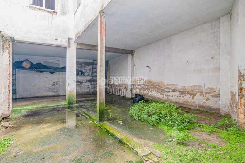 Foto d3125682-b019-47ea-bcc5-c81fa031ee17. Casa aparellada a Centro Lucena