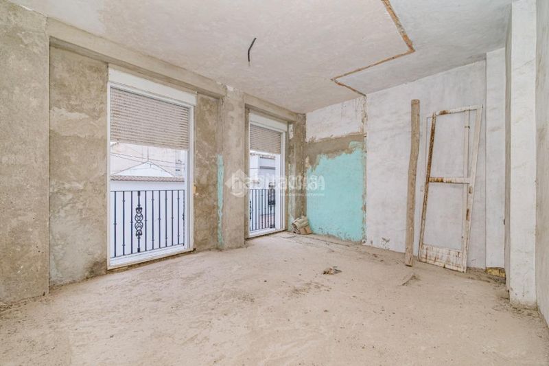 Foto d8a9b1a7-89ae-4027-b28d-4f974243239b. Casa aparellada a Centro Lucena