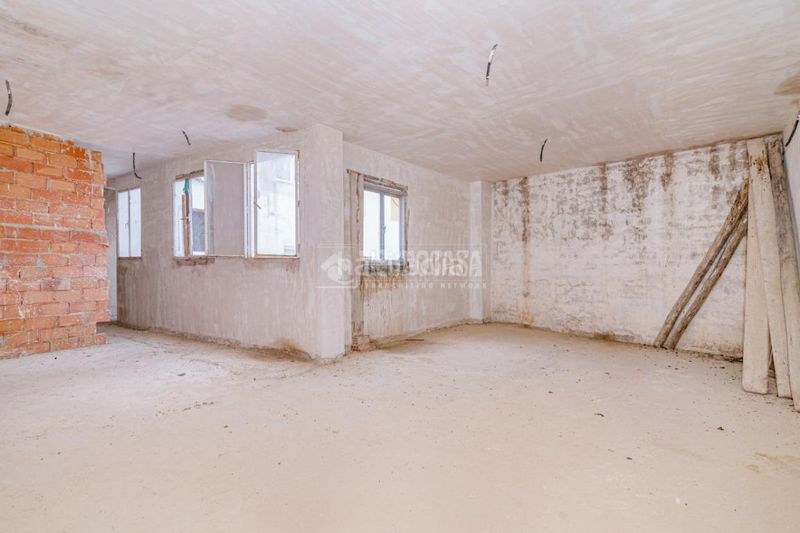 Foto f37b14b8-ef08-4a75-8b84-b643c0274bbe. Casa aparellada a Centro Lucena