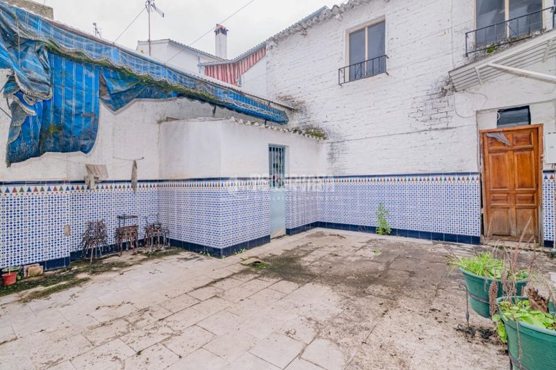 Foto 387b7476-ce0f-4336-a7f4-05a3ebe2a91f. Casa aparellada a Las Tinajerías - Juderías Lucena