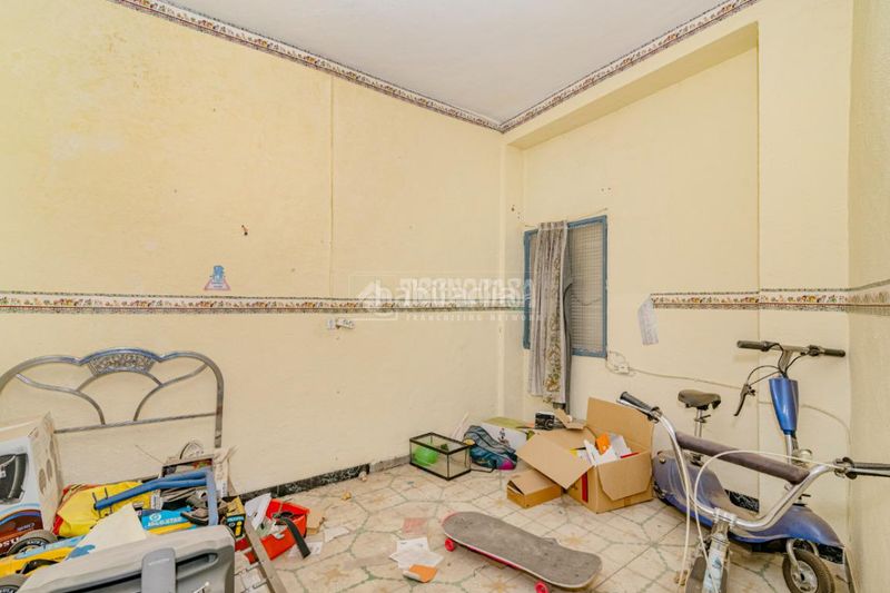 Foto b4b98ea3-04be-4d8b-adeb-91430cc9cf57. Casa aparellada a Las Tinajerías - Juderías Lucena