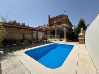 Maison jumelée à Alovera. Casa en venta en alovera
