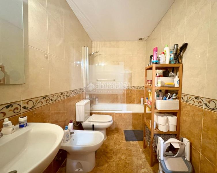 Foto 201de818-3294-4e2f-9cff-53cd299bea58. Casa aparellada amb calefacció a Alovera