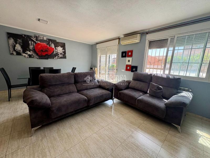 Foto 2754dce9-2a04-465c-bf4c-dccd4c762792. Casa aparellada amb calefacció a Alovera