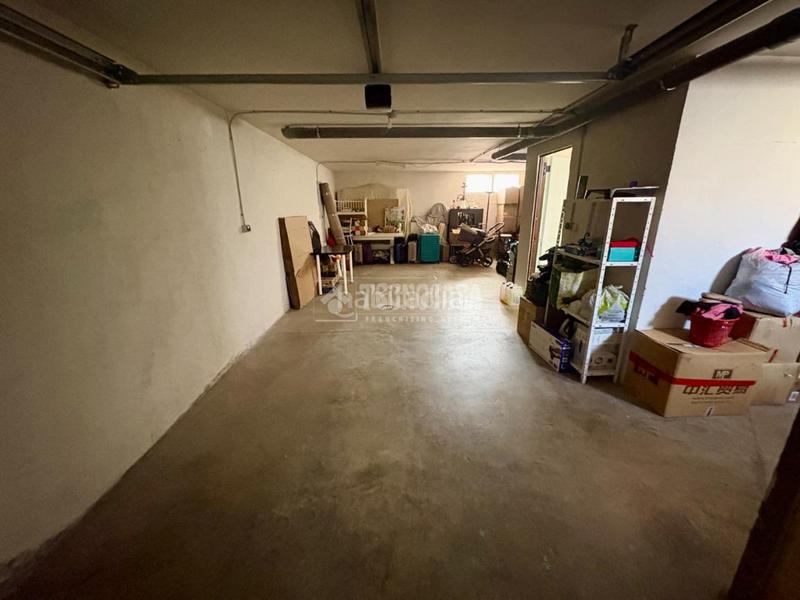 Foto 42a22cec-da44-4845-9cc8-8f351ca8c044. Casa aparellada amb calefacció a Alovera