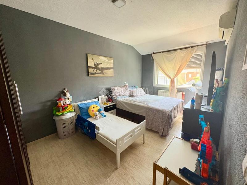 Foto 569fcf9a-d555-4ba9-9e6a-2e8057a31d5c. Casa aparellada amb calefacció a Alovera