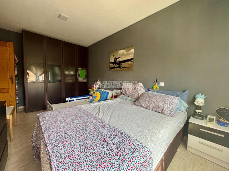 Foto 7dfe6a42-4c44-471f-b396-0ccc623985f2. Casa aparellada amb calefacció a Alovera