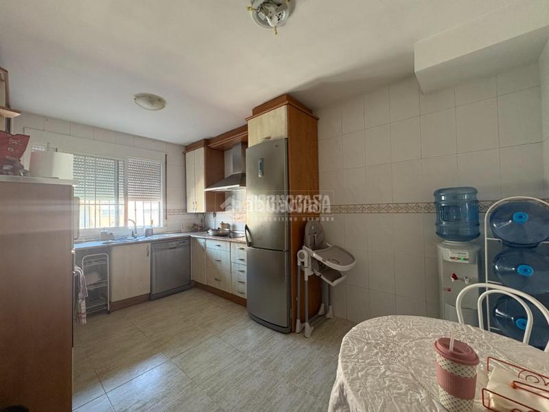 Foto 83561944-ef19-4f4a-bfc7-17411fde11dd. Casa aparellada amb calefacció a Alovera