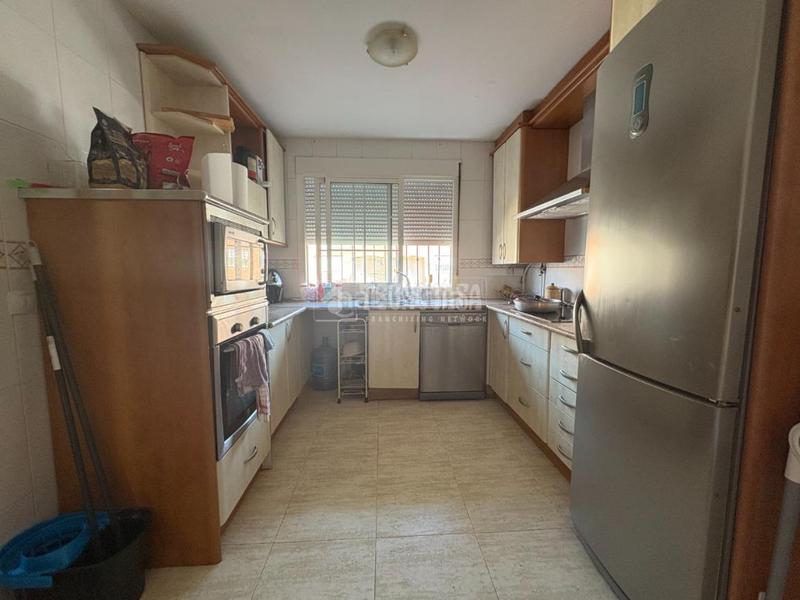 Foto b660ee71-5a7d-4bd2-ad47-613cf70312a6. Casa aparellada amb calefacció a Alovera