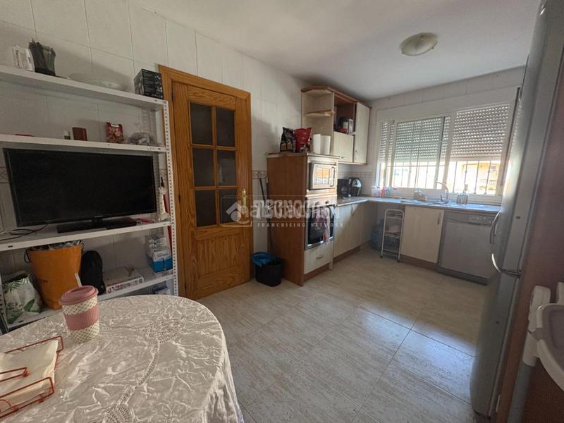 Foto b76df17f-5db5-468c-9cac-78a9b190b6b0. Casa aparellada amb calefacció a Alovera