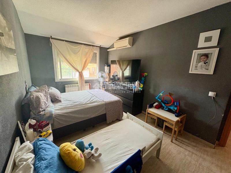 Foto d2336d8a-fc5b-4d31-9c98-3dc4cf590a4d. Casa aparellada amb calefacció a Alovera