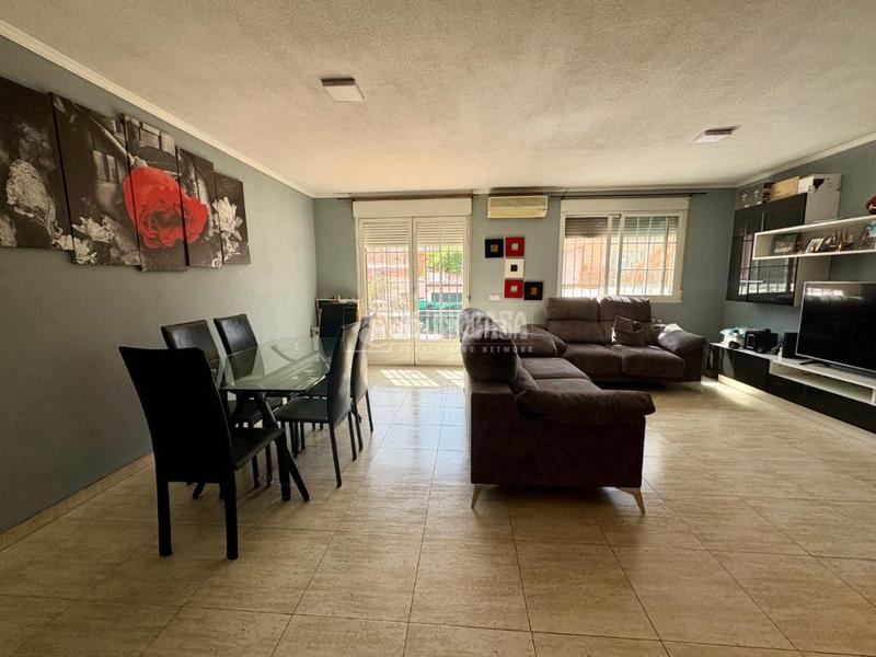 Foto dc56d91e-6a31-49d5-8f95-e4c841283c12. Casa aparellada amb calefacció a Alovera